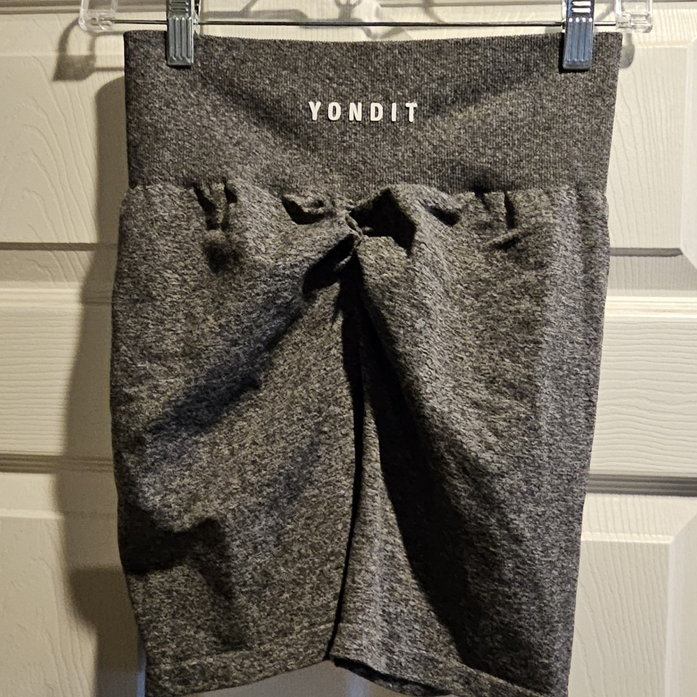 Fitness scrunch shorts